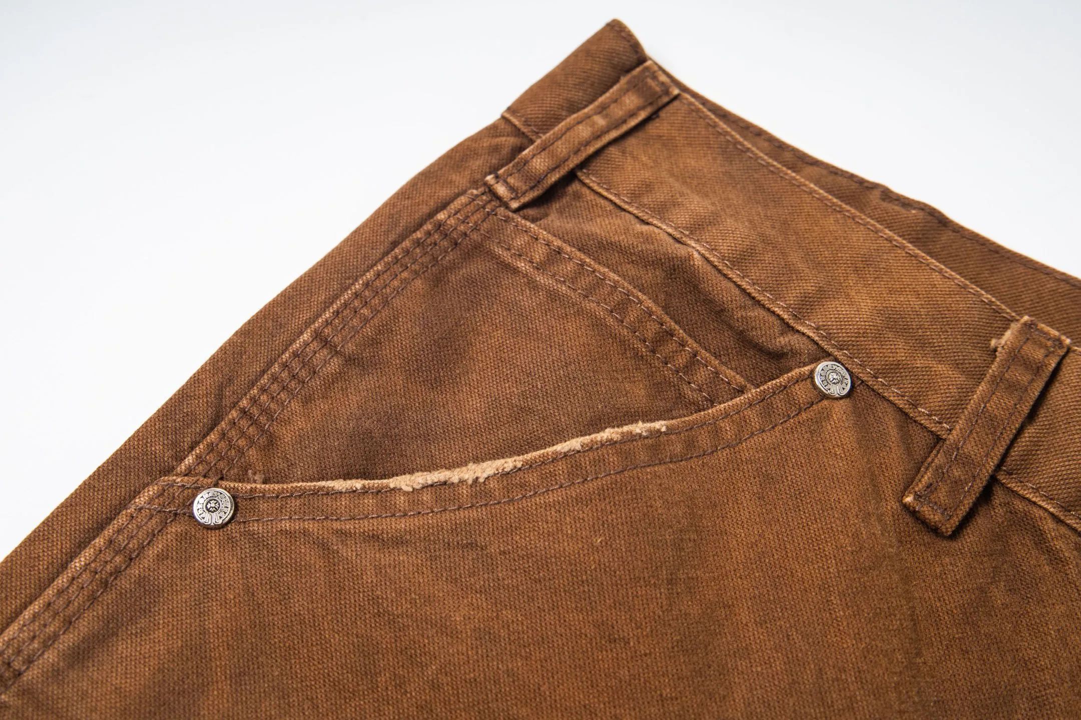 P310 💰 (Top version) Chrome Hearts brown logging orange multi-leather jeans. Multi-leather standard workwear jeans and ch jeans need to be washed and then disassembled and hand-stitched with sheepskin cross leather and then spliced to complete. The whole process is too many to explain. About Chrome Hearts This is an extremely luxurious fashion brand that can also be called the aristocrat of the high street. It has always been an exclusive brand for some hipsters or the rich second generation. Compared with ordinary high streets, it is more luxurious and noble. Compared with luxury brands, it has a more fashionable personality. It has always been a brand that I have a special liking for. Color: Brown Size: 28-30-32-34-36 (corresponding to S-M-L-XL-XXL)